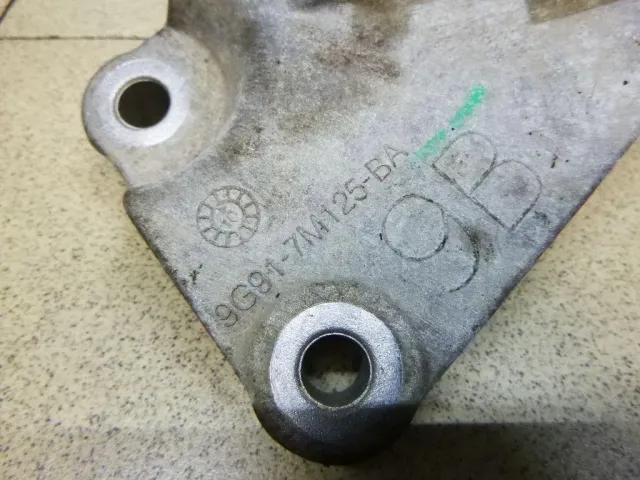 Кронштейн опоры КПП для  Audi A4 [B6] 2000-2004