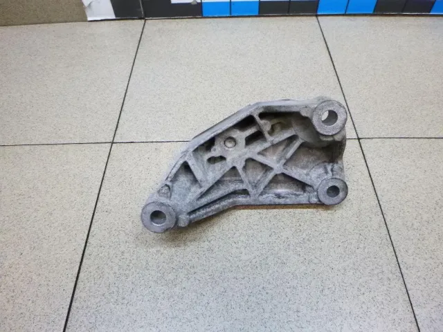 Кронштейн опоры КПП для  Audi A4 [B6] 2000-2004