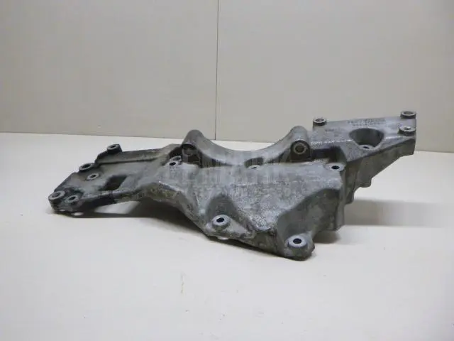 Кронштейн генератора для  Ford Focus II 2008-2011