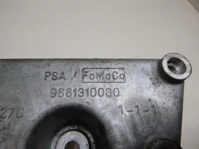 Кронштейн генератора для  Ford Focus II 2008-2011