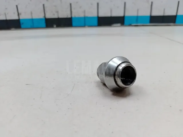 Гайка колеса