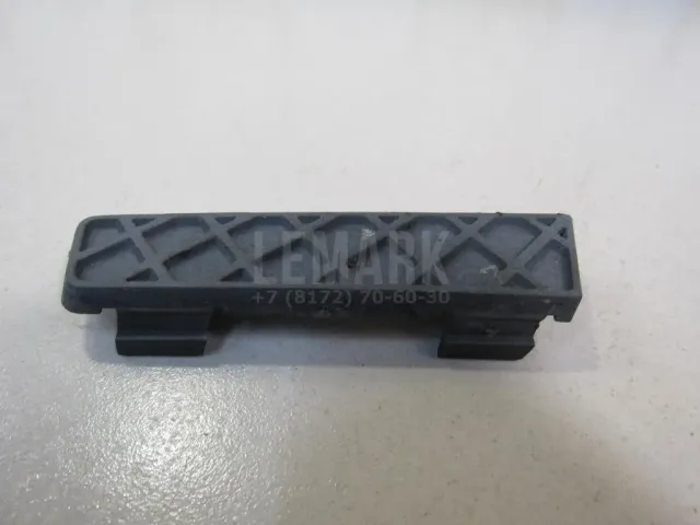 Заглушка бампера правая для  GM Pontiac Vibe 2002-2007
