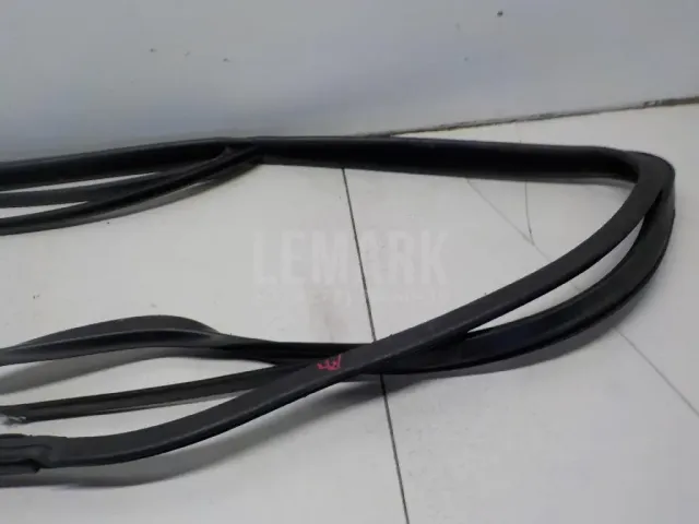 Уплотнитель стекла двери для  Dongfeng S30 2014-2017