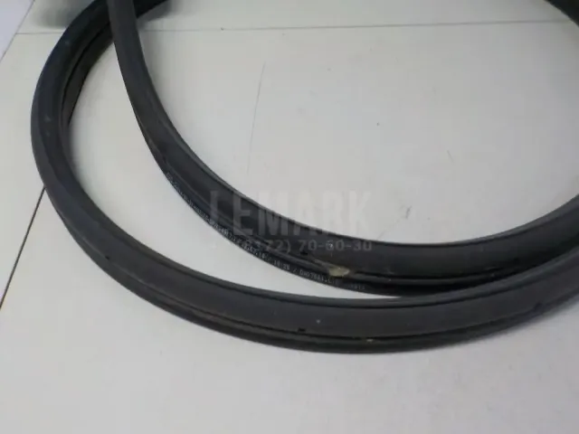 Уплотнитель (внутри) для  Dodge Caliber 2006-2011