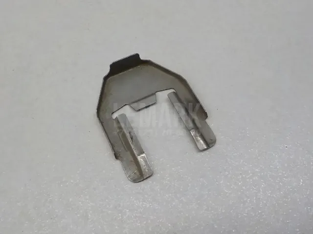 Скоба вставки замка
