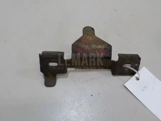 Ответная часть замка капота