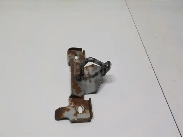 Ответная часть замка капота