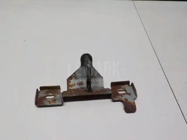Ответная часть замка капота