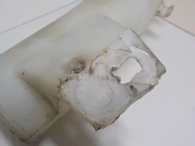 Бачок омывателя лобового стекла