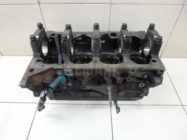 Блок двигателя для  Ford Maverick 2001-2007