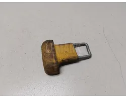 Ответная часть замка багажника