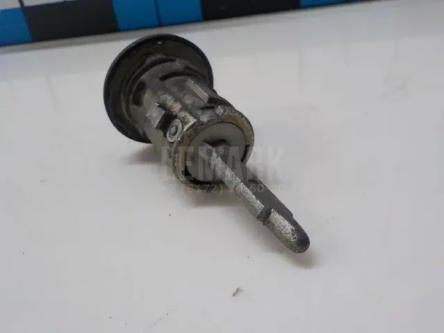 Вставка замка двери прав. для  Chrysler Sebring 2006-2010