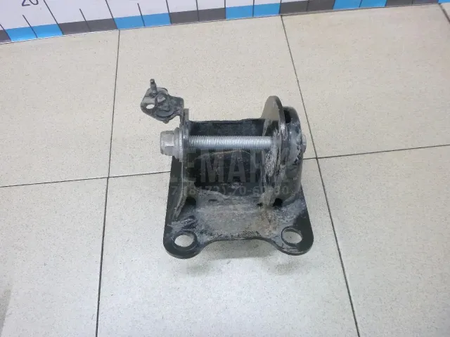 Кронштейн задней балки