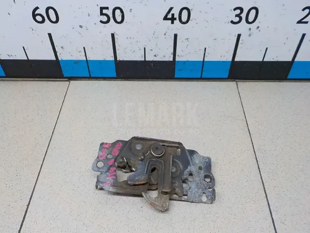 Замок капота