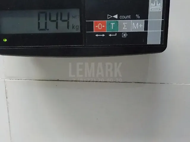 Направляющая стекла двери