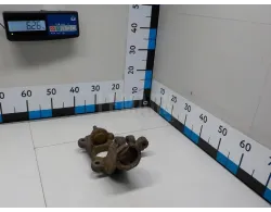 Кулак поворотный передний левый