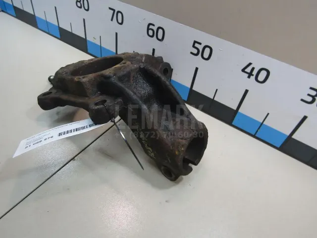 Кулак поворотный передний правый