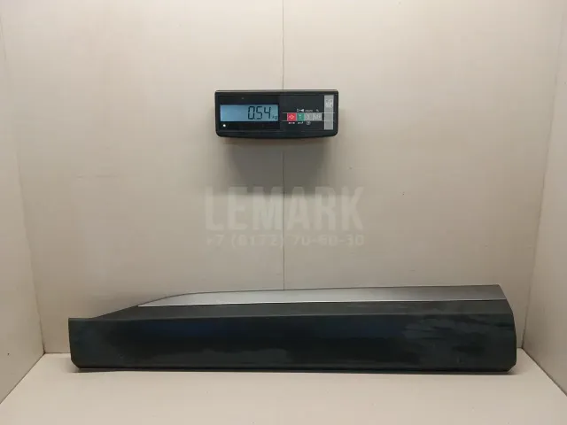 Накладка двери передней левой