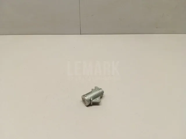Вставка замка двери лев. для  BMW 3-serie F30/F31/F80 2011-2020