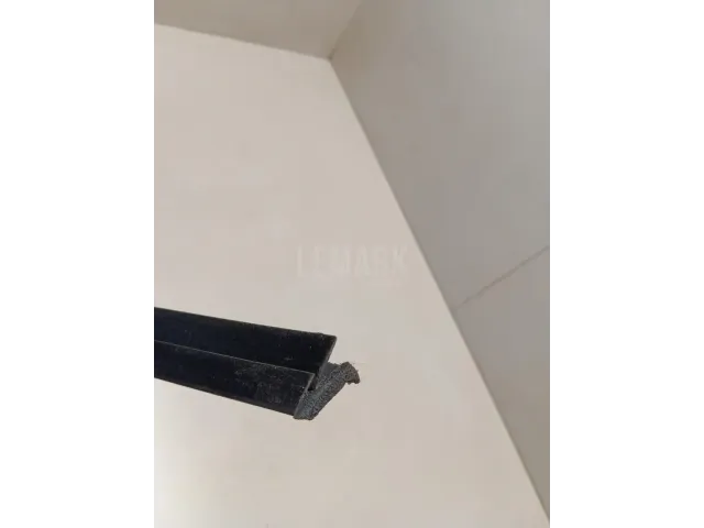 Уплотнитель стекла двери