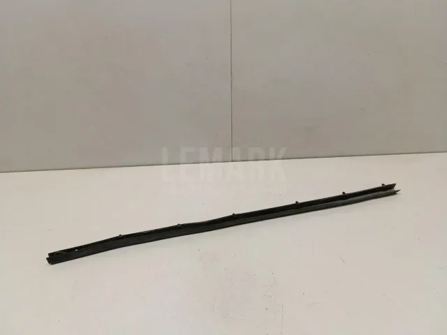 Уплотнитель капота