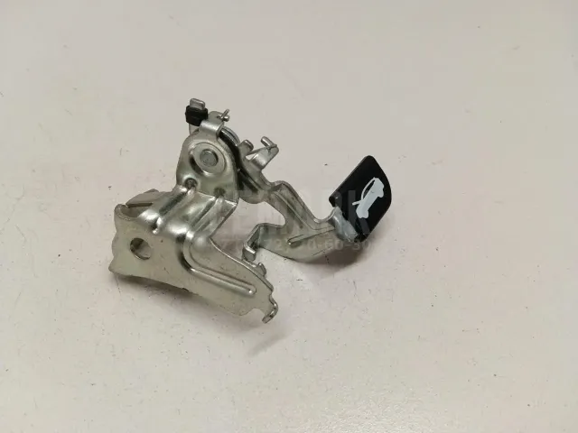 Ручка открывания капота