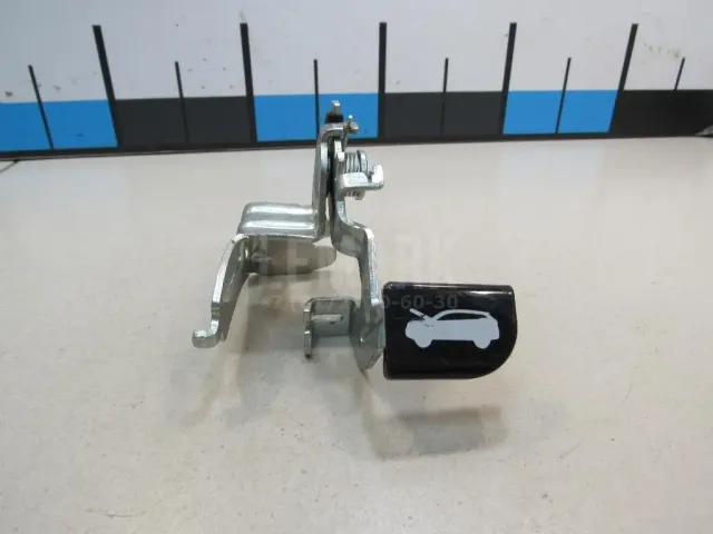 Ручка открывания капота