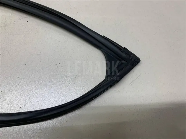 Уплотнитель стекла двери для  FAW J5 2004