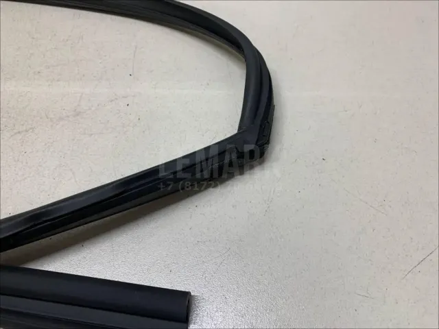Уплотнитель стекла двери для  FAW J5 2004