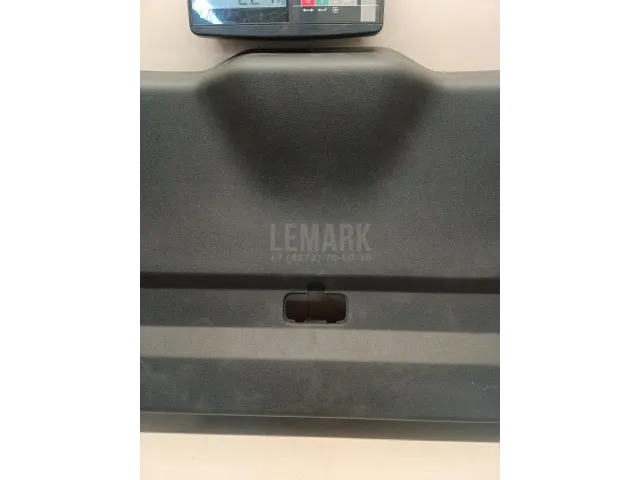 Обшивка двери багажника