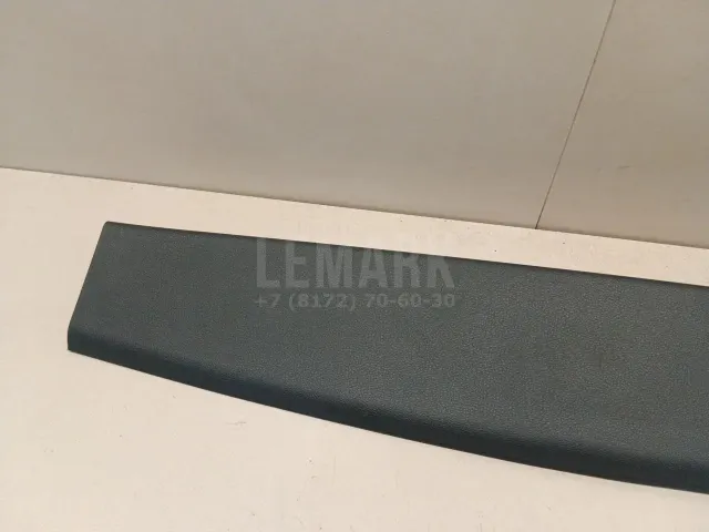 Обшивка двери багажника