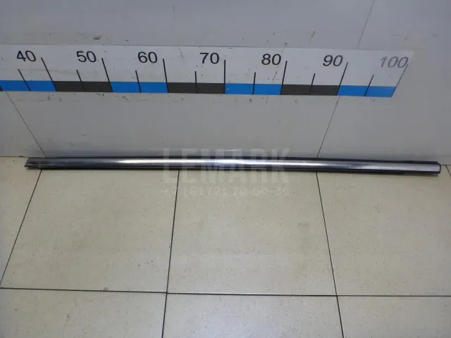 Накладка стекла переднего левого