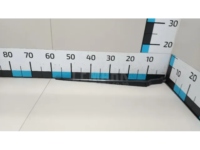 Поводок стеклоочистителя передний левый