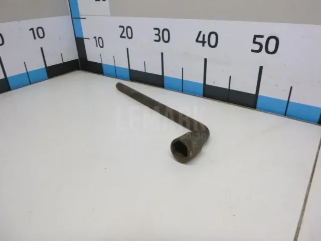 Ключ баллонный