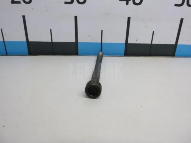 Болт головки блока