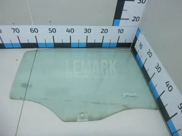 Стекло двери задней правой