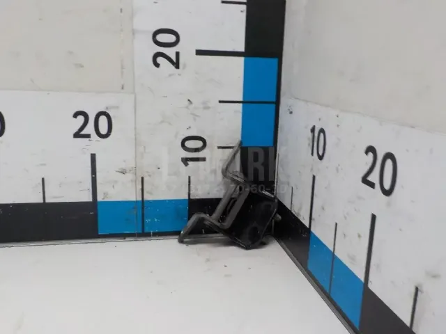Петля двери задней левой верхняя