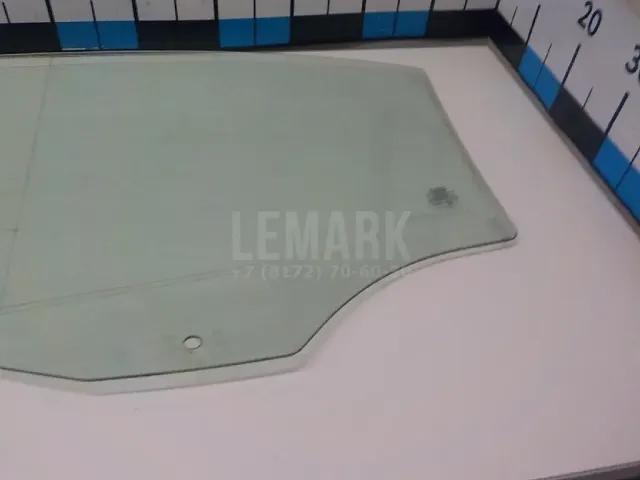 Стекло двери задней правой