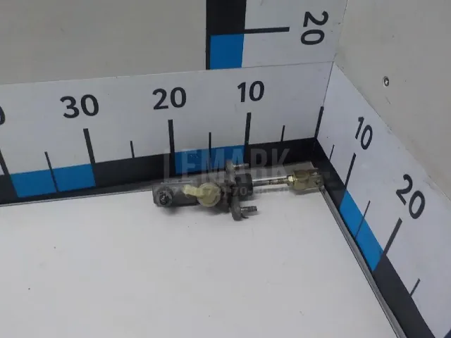 Цилиндр сцепления главный
