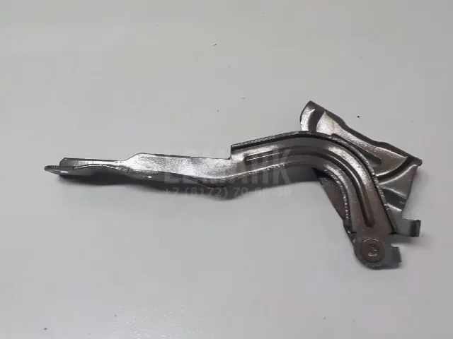 Петля капота левая
