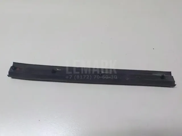 Уплотнитель капота