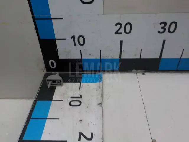 Крючок солнцезащитного козырька
