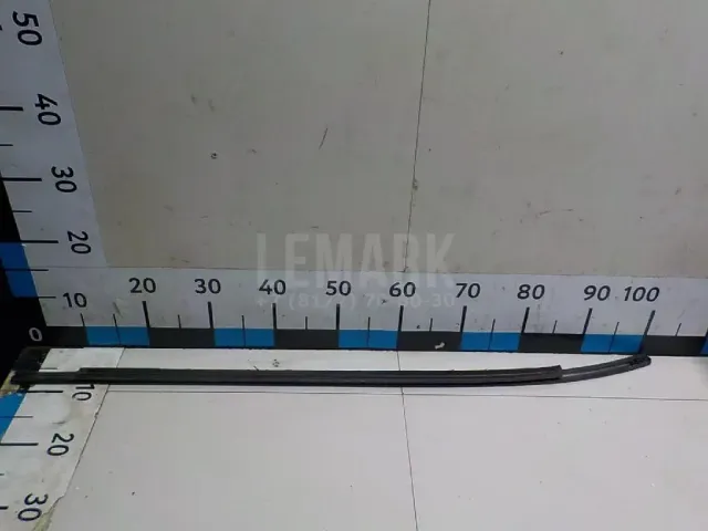 Накладка стекла заднего правого