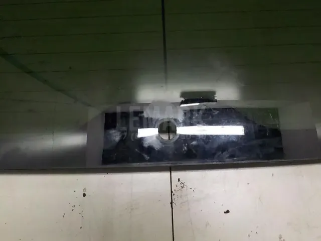 Стекло заднее