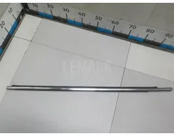 Накладка стекла переднего левого