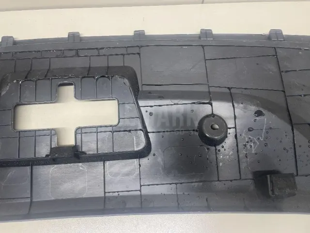Кожух замка капота для  Chevrolet Tahoe II 2000-2006