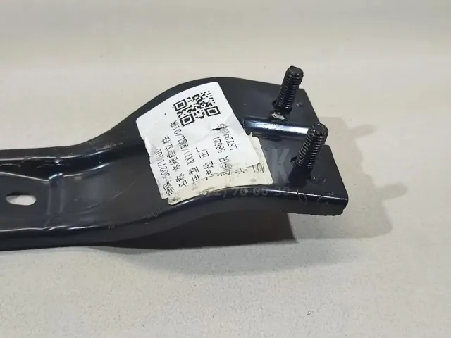 Кронштейн замка капота для  BMW X3 E83 2004-2010