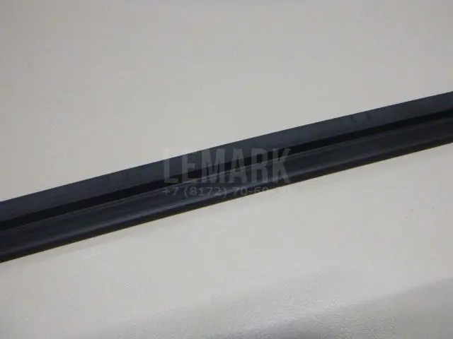 Накладка стекла переднего правого для  Chevrolet Spark 2005-2010