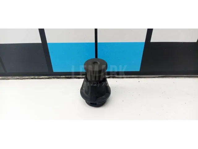 Отбойник крышки багажника