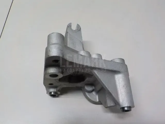 Кронштейн ролика-натяжителя руч. ремня для  Chery Amulet (A15) 2006-2012